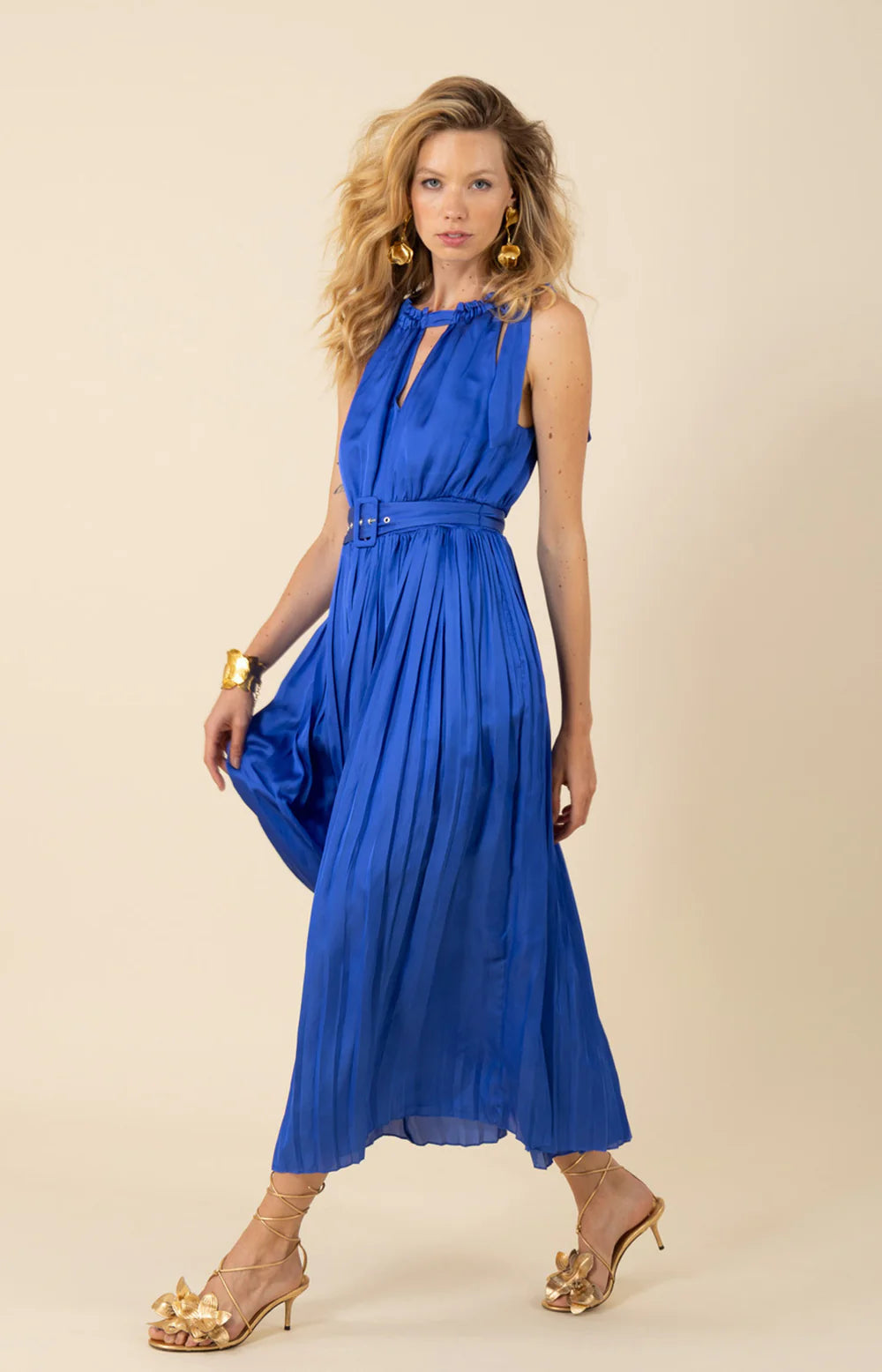 CHELSEA CHIFTON HALTER SOLID PLEATED DRESS