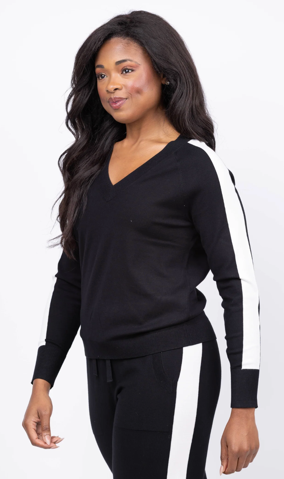 SINGLE STRIPED VNECK SWEATER