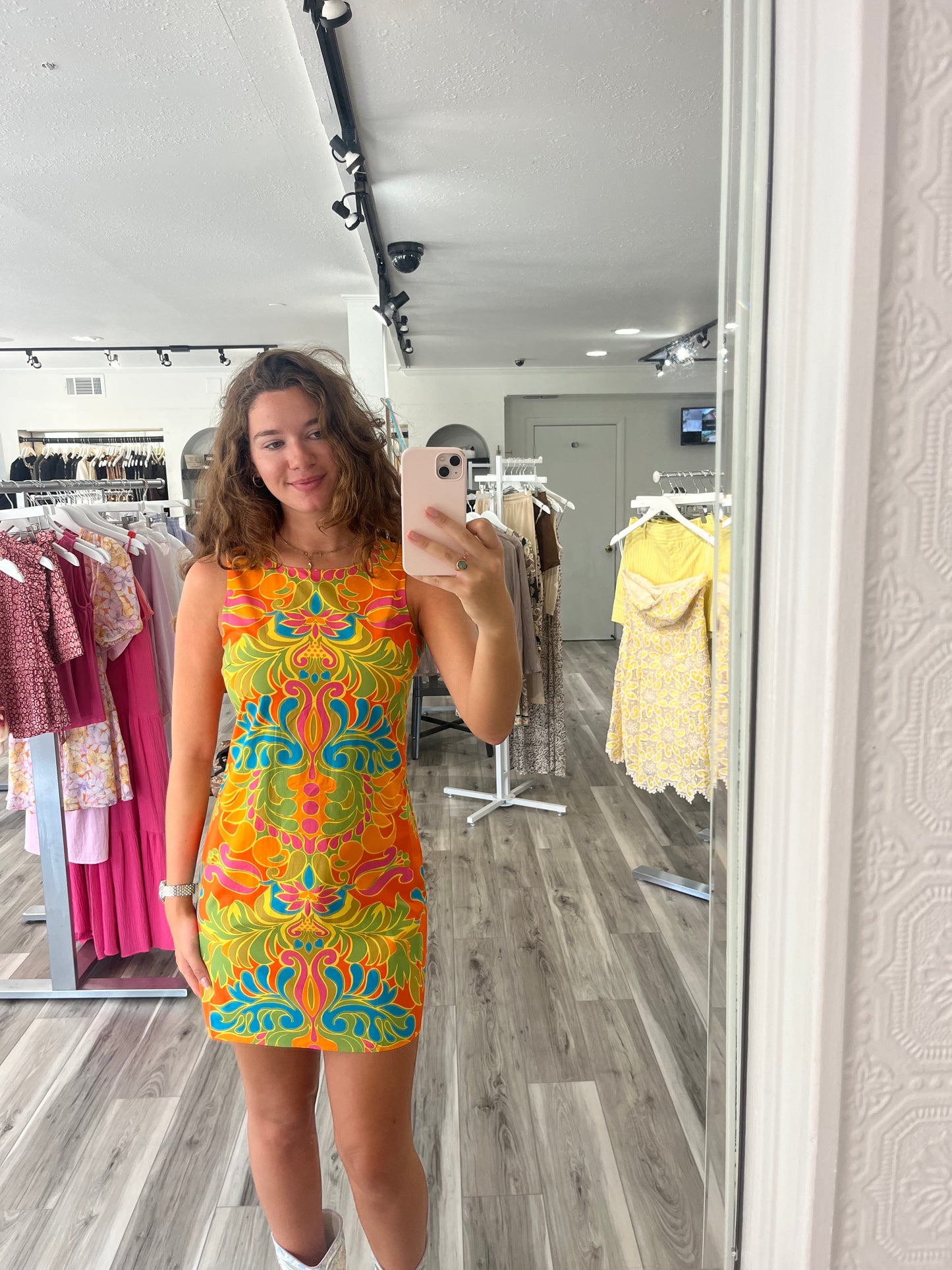 SLEEVELESS SHIFT ELLIS DRESS