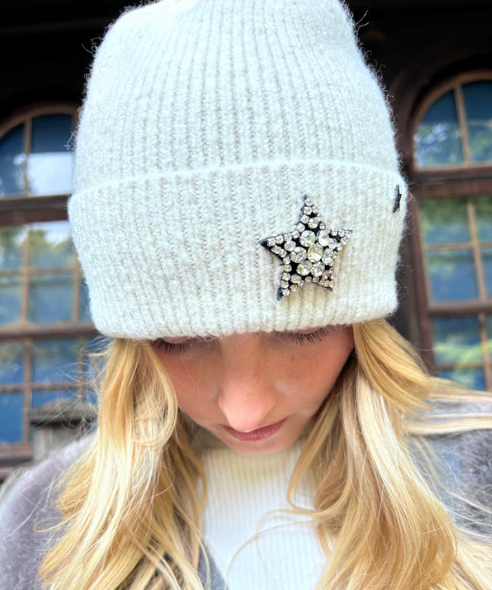 KNIT HAT WITH STAR