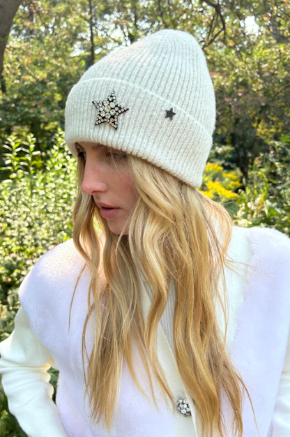 KNIT HAT WITH STAR